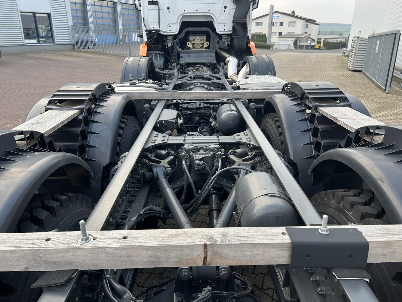 Mercedes-Benz Arocs 4151 AK 8x8/4 Arocs 4151 AK 8x8/4, Grounder - Kamion sa golom šasijom i zatvorenom kabinom: slika 5 Mercedes-Benz Arocs 4151 AK 8x8/4 Arocs 4151 AK 8x8/4, Grounder - Kamion sa golom šasijom i zatvorenom kabinom: slika 5
