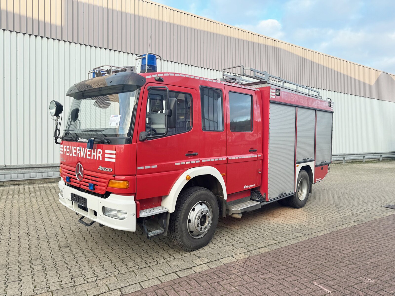 Mercedes-Benz Atego 1328 4x4, LF 16/12 Atego 1328 4x4, 8+1 Sitze, LF 16/12 - Vozilo hitne pomoći: slika 1 Mercedes-Benz Atego 1328 4x4, LF 16/12 Atego 1328 4x4, 8+1 Sitze, LF 16/12 - Vozilo hitne pomoći: slika 1