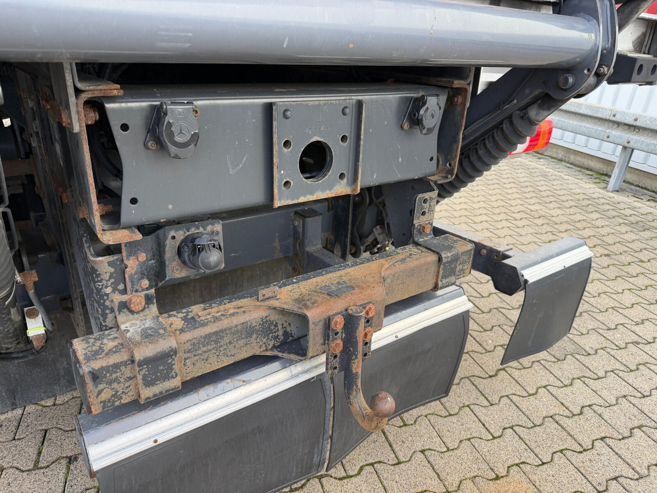 Mercedes-Benz Atego 1330 4x4 Atego 1330 4x4, Iso-Koffer mit Heizung, LBW - Kamion sa zatvorenim sandukom: slika 4 Mercedes-Benz Atego 1330 4x4 Atego 1330 4x4, Iso-Koffer mit Heizung, LBW - Kamion sa zatvorenim sandukom: slika 4