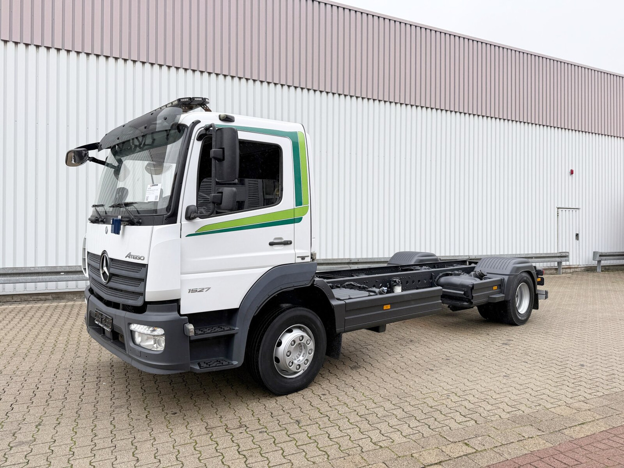 Mercedes-Benz Atego 1627 L 4x2 Atego 1627 L 4x2, 6-Zylinder, Motorabtrieb - Kamion sa golom šasijom i zatvorenom kabinom: slika 1 Mercedes-Benz Atego 1627 L 4x2 Atego 1627 L 4x2, 6-Zylinder, Motorabtrieb - Kamion sa golom šasijom i zatvorenom kabinom: slika 1