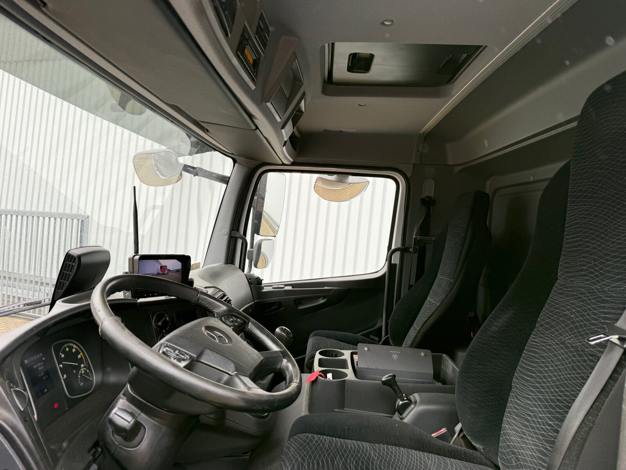 Mercedes-Benz Atego 1627 L 4x2 Atego 1627 L 4x2, 6-Zylinder, Motorabtrieb - Kamion sa golom šasijom i zatvorenom kabinom: slika 2 Mercedes-Benz Atego 1627 L 4x2 Atego 1627 L 4x2, 6-Zylinder, Motorabtrieb - Kamion sa golom šasijom i zatvorenom kabinom: slika 2