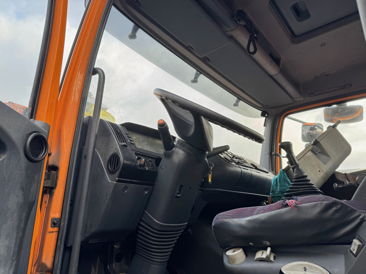 Kamion za utovaranje kontejnera Mercedes-Benz Atego 1828 4x4 Atego 1828 4x4, Tele-Absetzer, Winterdienstausstattung: slika 8