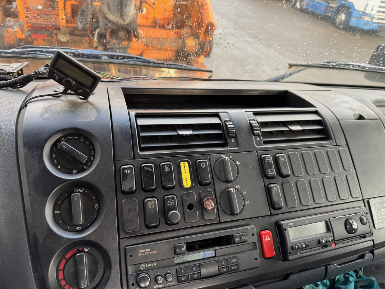 Interior photo 1: Kamion za utovaranje kontejnera Mercedes-Benz Atego 1828 4x4 Atego 1828 4x4, Tele-Absetzer, Winterdienstausstattung