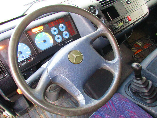 Mercedes-Benz Atego 815 4x2 - Kamion sa zatvorenim sandukom: slika 3 Mercedes-Benz Atego 815 4x2 - Kamion sa zatvorenim sandukom: slika 3