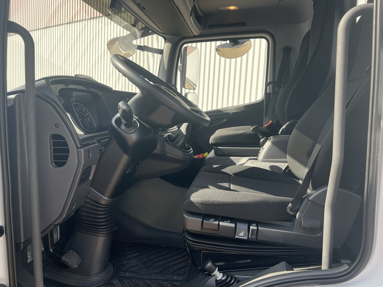 Mercedes-Benz Atego 818 K 4x2 Atego 818 K 4x2, 2x AHK, Meiller-Kipper, mehrfach Vorhanden! - Istovarivač: slika 4 Mercedes-Benz Atego 818 K 4x2 Atego 818 K 4x2, 2x AHK, Meiller-Kipper, mehrfach Vorhanden! - Istovarivač: slika 4
