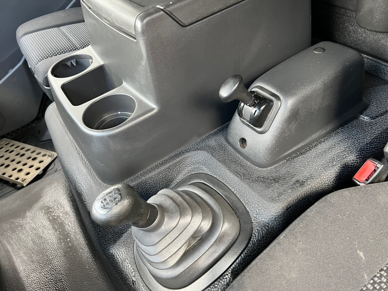 Kamion sa zatvorenim sandukom Mercedes-Benz Atego 818 L 4x2 Atego 818 L 4x2 mit MBB LBW, 4x Vorhanden!: slika 4