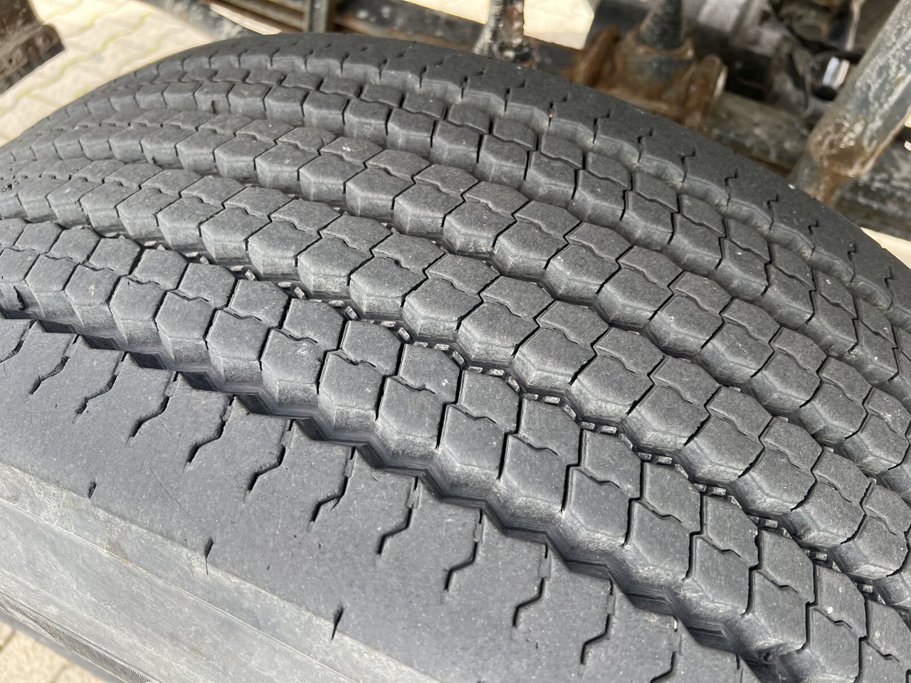 Mercedes-Benz Axor 1828 A 4x4 Axor 1828 A 4x4 mit Kran Hiab XS 166 E-5 - Kamion sa dizalicom, Kamion sa tovarnim sandukom: slika 3 Mercedes-Benz Axor 1828 A 4x4 Axor 1828 A 4x4 mit Kran Hiab XS 166 E-5 - Kamion sa dizalicom, Kamion sa tovarnim sandukom: slika 3