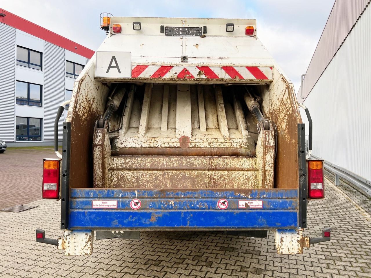 Kamion za smeće za prevoz smeća Mercedes-Benz Econic 2633 L/NLA 6x2/4 Econic 2633 L/NLA 6x2/4, Lenkachse, Sperrmüllwagen ca. 23,9m³: slika 10 Kamion za smeće za prevoz smeća Mercedes-Benz Econic 2633 L/NLA 6x2/4 Econic 2633 L/NLA 6x2/4, Lenkachse, Sperrmüllwagen ca. 23,9m³: slika 10