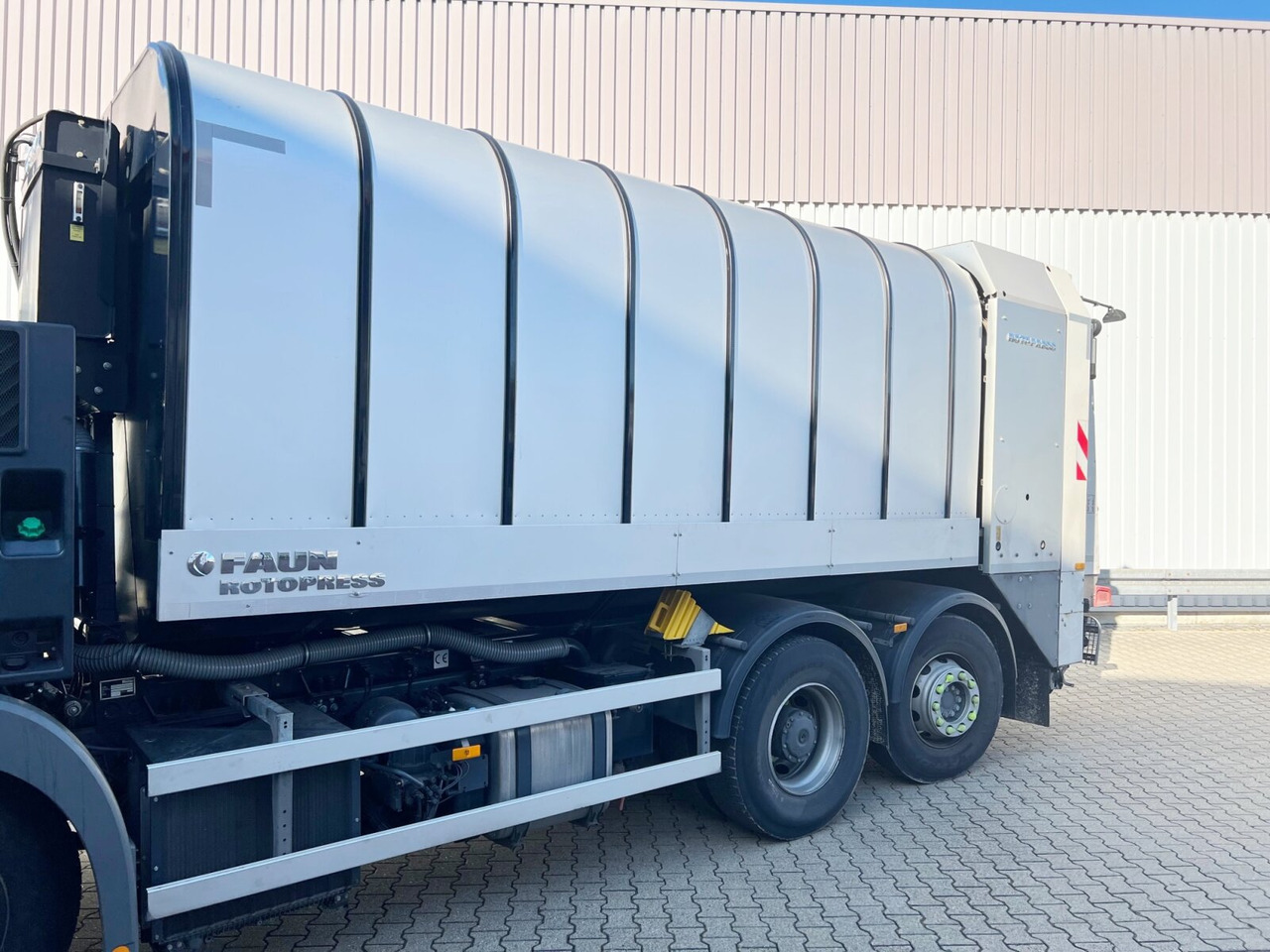 Mercedes-Benz Econic 2635 LL 6x2/4 NLA Econic 2635 LL 6x2/4 NLA, Lenkachse, FAUN Rotopress 521L, Zöller-Schüttung - Kamion sa golom šasijom i zatvorenom kabinom: slika 4 Mercedes-Benz Econic 2635 LL 6x2/4 NLA Econic 2635 LL 6x2/4 NLA, Lenkachse, FAUN Rotopress 521L, Zöller-Schüttung - Kamion sa golom šasijom i zatvorenom kabinom: slika 4