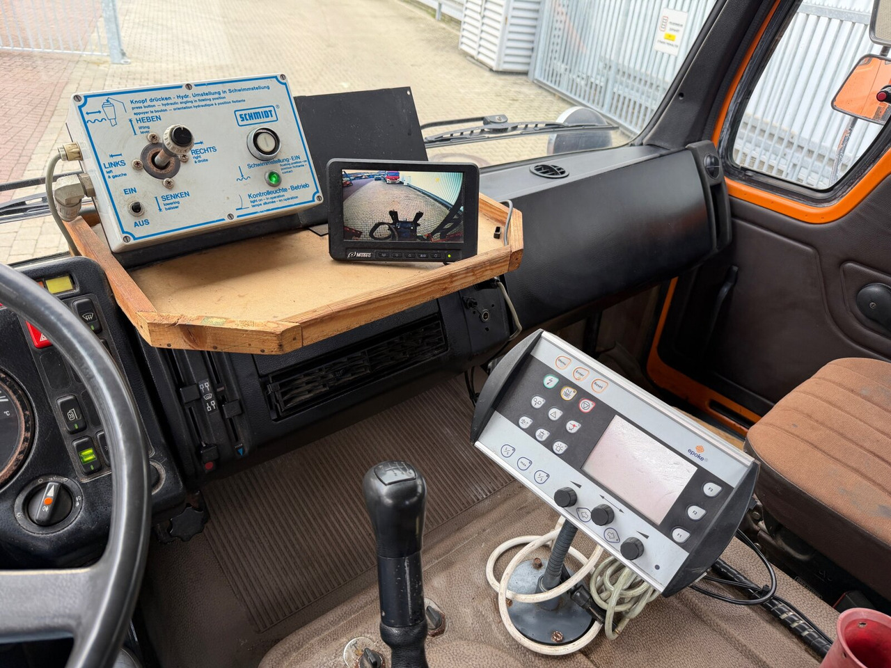 Mercedes-Benz NG 1928 A 4x4 NG 1928 A 4x4, V8-Motor, Winterdienstaustattung - Kamion sa golom šasijom i zatvorenom kabinom: slika 2 Mercedes-Benz NG 1928 A 4x4 NG 1928 A 4x4, V8-Motor, Winterdienstaustattung - Kamion sa golom šasijom i zatvorenom kabinom: slika 2