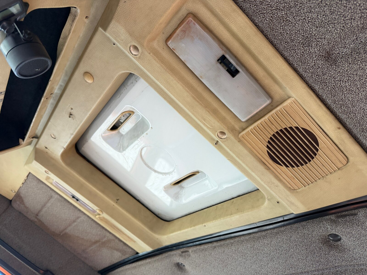 Mercedes-Benz NG 1928 A 4x4 NG 1928 A 4x4, V8-Motor, Winterdienstaustattung - Kamion sa golom šasijom i zatvorenom kabinom: slika 3 Mercedes-Benz NG 1928 A 4x4 NG 1928 A 4x4, V8-Motor, Winterdienstaustattung - Kamion sa golom šasijom i zatvorenom kabinom: slika 3