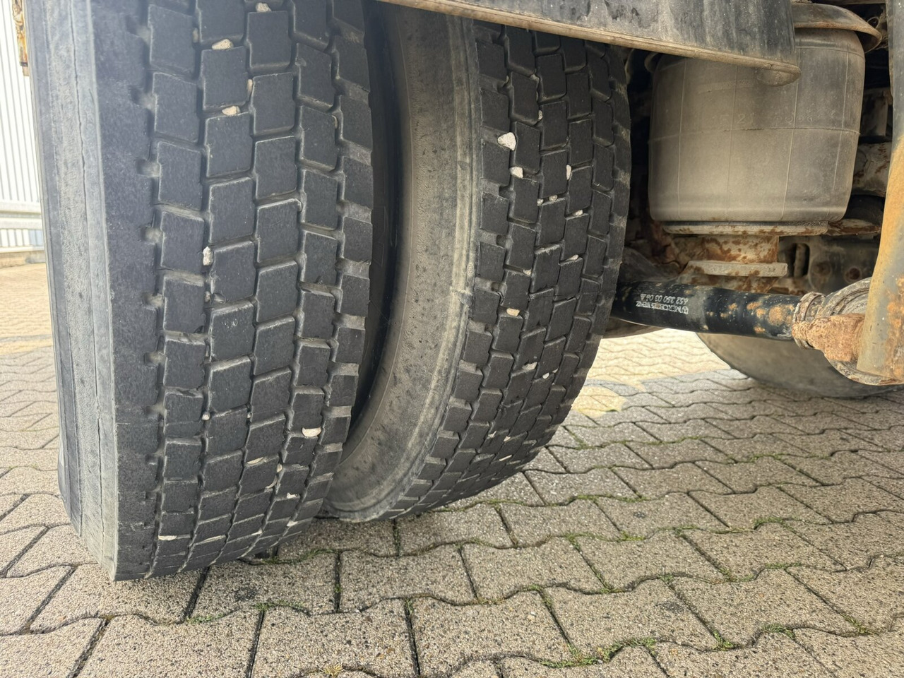 Kamion sa tovarnim sandukom Mercedes-Benz SK 1827L 4x2 SK 1827L 4x2: slika 7