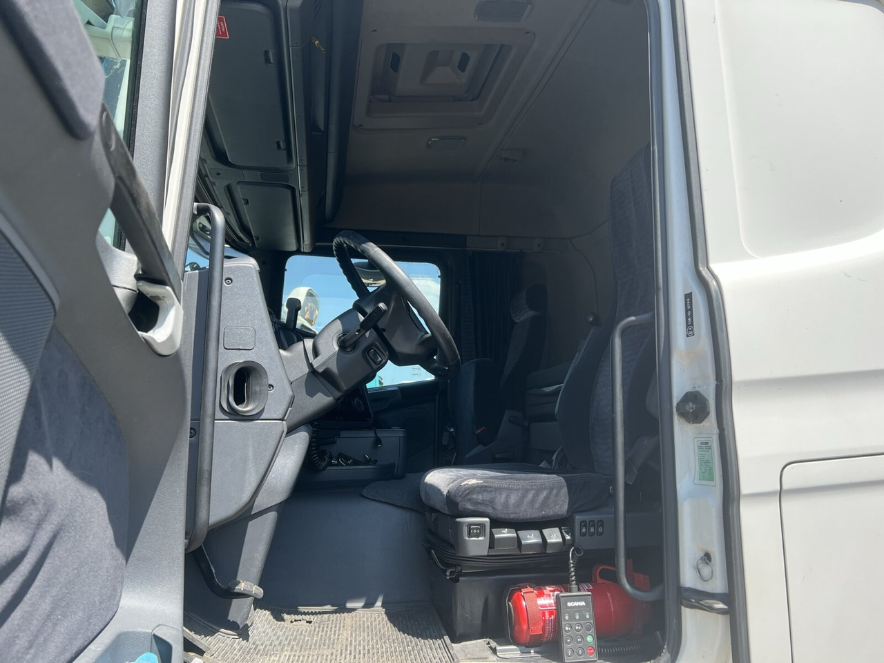 Scania G420 6x2, ERSATZTEILSPENDER! G420 6x2, Liftachse, Hiab LBW, Motor defekt! - Kamion sa zatvorenim sandukom: slika 3 Scania G420 6x2, ERSATZTEILSPENDER! G420 6x2, Liftachse, Hiab LBW, Motor defekt! - Kamion sa zatvorenim sandukom: slika 3