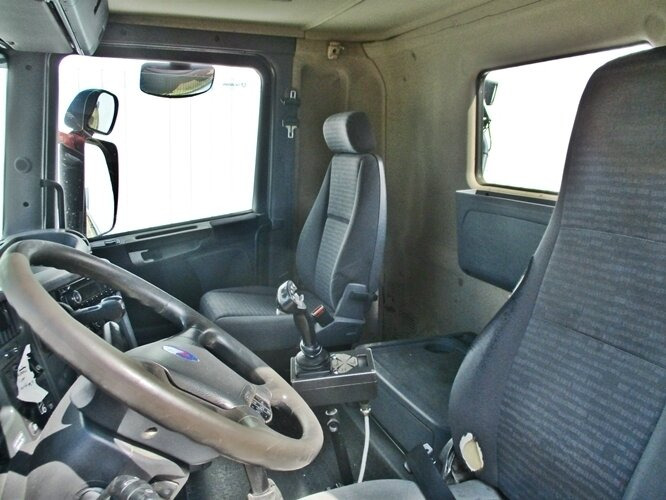 Scania R420 CB 8x4 MNZ R420 CB 8x4 MNZ, Retarder, Euro4 - Kamion sa hidrauličnom kukom: slika 4 Scania R420 CB 8x4 MNZ R420 CB 8x4 MNZ, Retarder, Euro4 - Kamion sa hidrauličnom kukom: slika 4