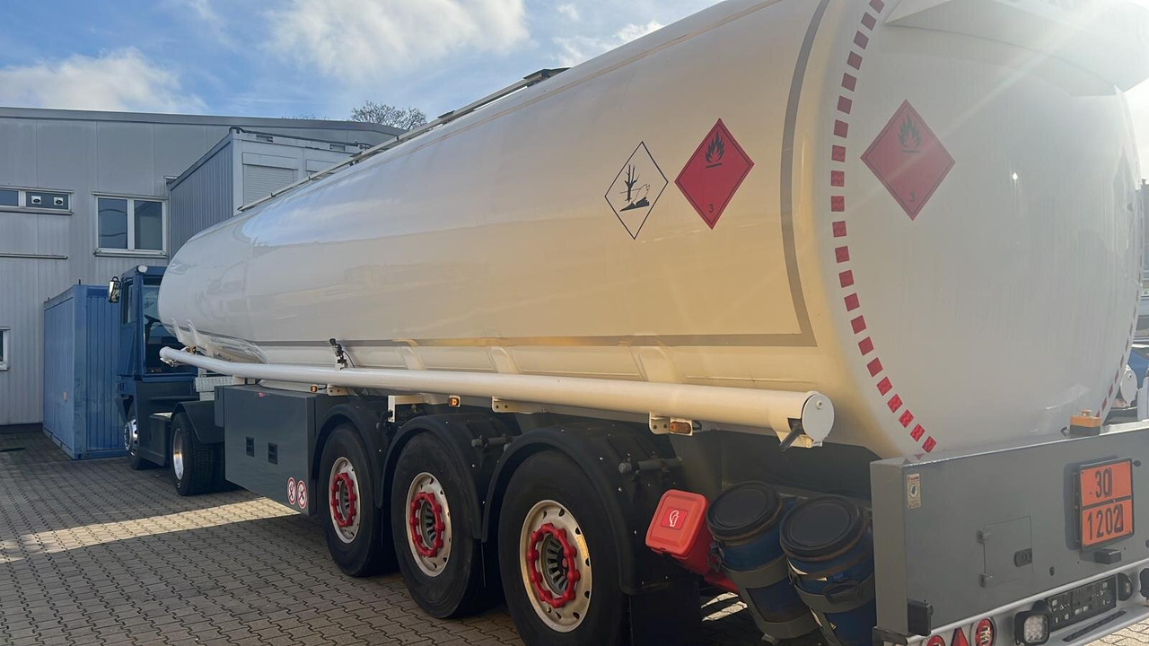 TAL-A-ZE 44,0 TAL-A-ZE 44,0, 43.500l, 4 Kammern, Untenbefüllung - Poluprikolica cisterna: slika 5 TAL-A-ZE 44,0 TAL-A-ZE 44,0, 43.500l, 4 Kammern, Untenbefüllung - Poluprikolica cisterna: slika 5