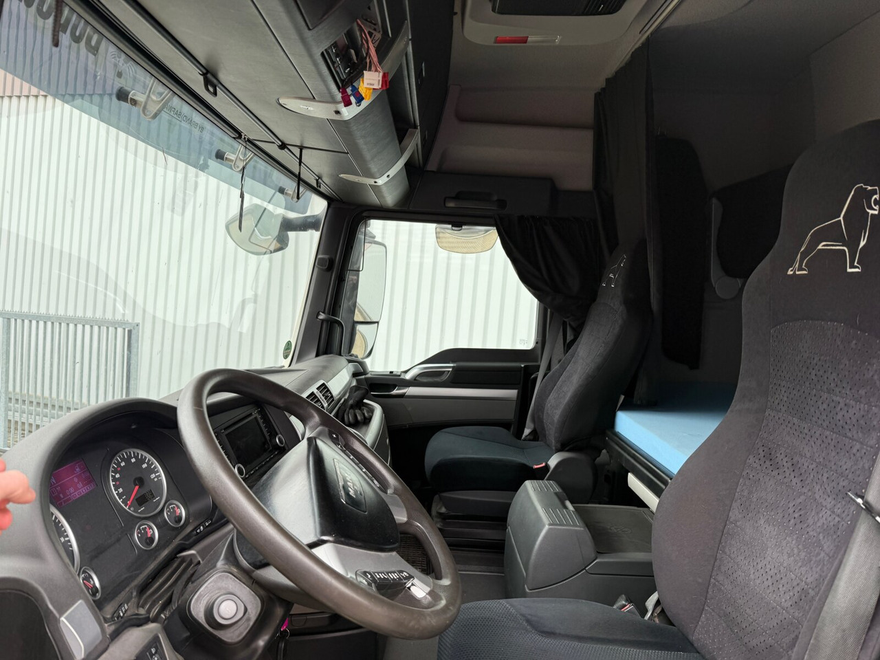 MAN TGX 26.480 6x4 BLS TGX 26.480 6x4 BLS, Retarder, XLX, Standklima, Hydraulik, zGG 90t - Tegljač: slika 2 MAN TGX 26.480 6x4 BLS TGX 26.480 6x4 BLS, Retarder, XLX, Standklima, Hydraulik, zGG 90t - Tegljač: slika 2