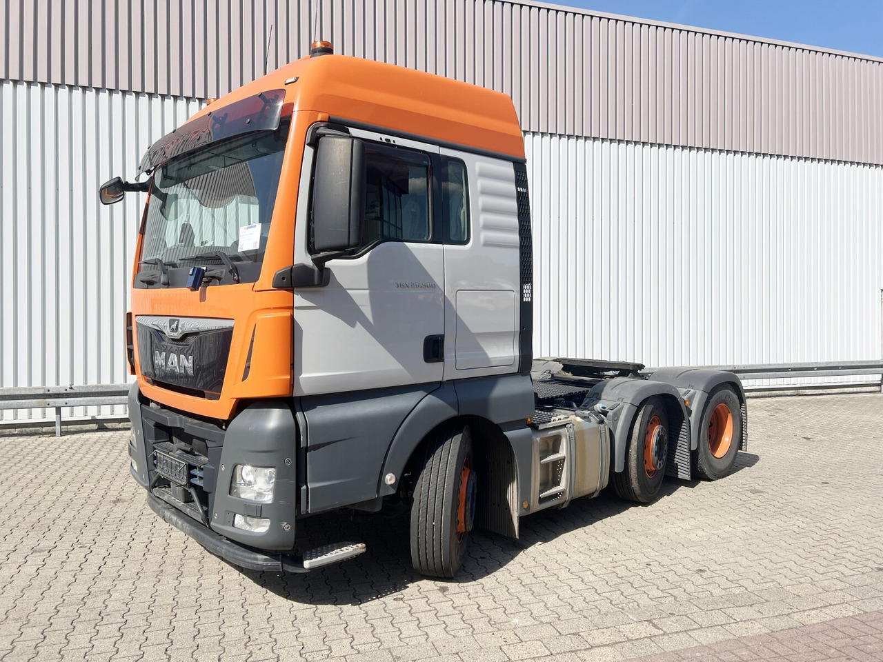 MAN TGX 26.500 6X2/4 BLS TGX 26.500 6X2/4 BLS, Intarder, Vorlauflenk-/lift, Standklima, XXL-Fahrerhaus - Tegljač: slika 1 MAN TGX 26.500 6X2/4 BLS TGX 26.500 6X2/4 BLS, Intarder, Vorlauflenk-/lift, Standklima, XXL-Fahrerhaus - Tegljač: slika 1