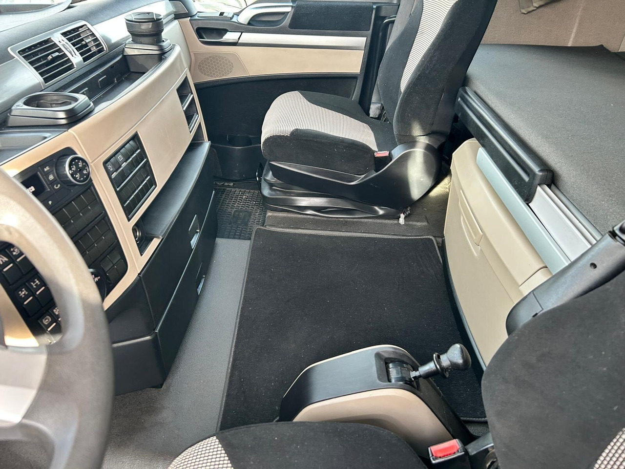 MAN TGX 33.580 6x4 BB TGX 33.580 6x4 BB, Intarder, zZGG 150.000kg - Tegljač: slika 4 MAN TGX 33.580 6x4 BB TGX 33.580 6x4 BB, Intarder, zZGG 150.000kg - Tegljač: slika 4