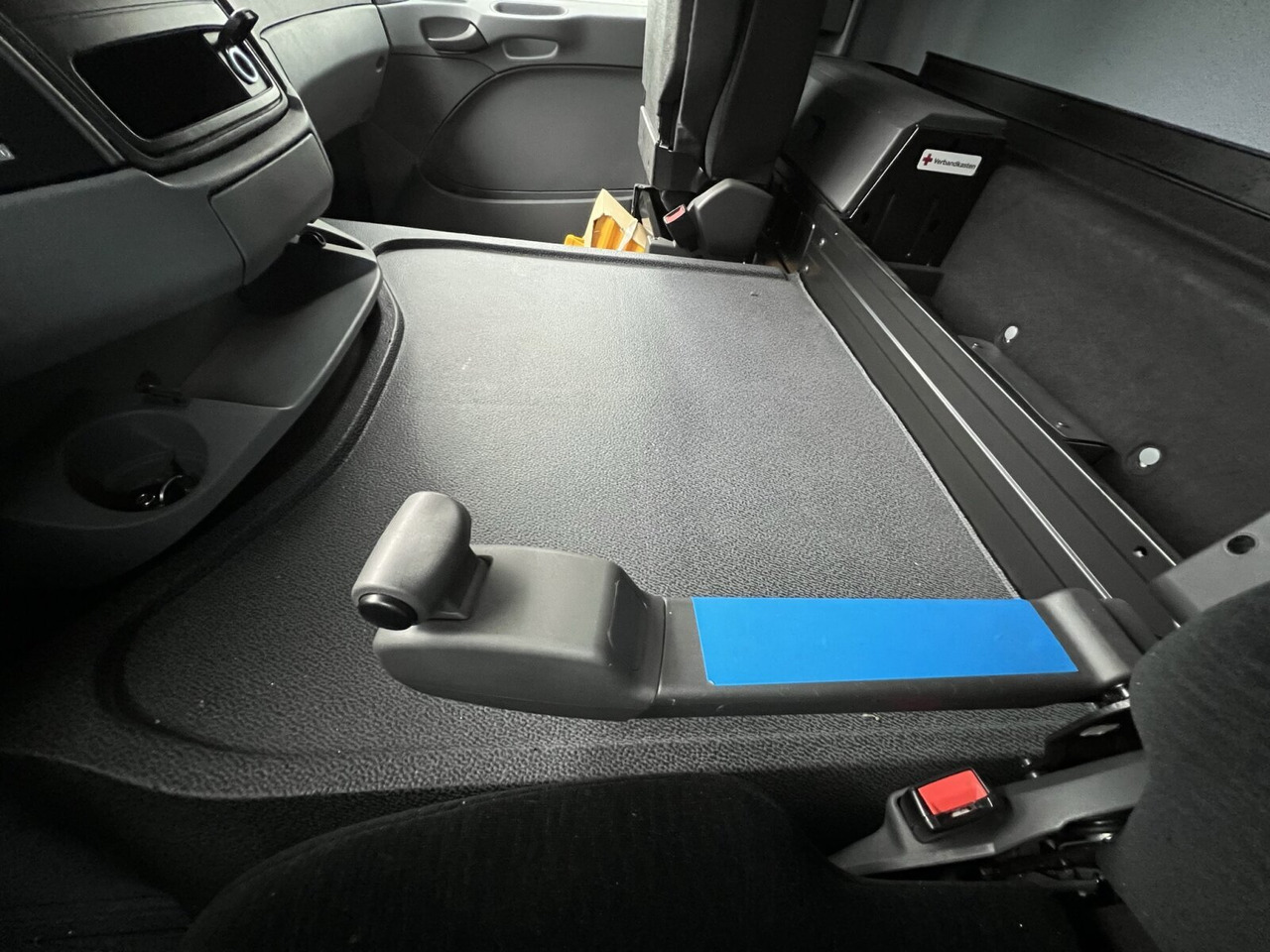 Mercedes-Benz Actros 2141 K 4x2 Actros 2141 K 4x2 - Tegljač: slika 3 Mercedes-Benz Actros 2141 K 4x2 Actros 2141 K 4x2 - Tegljač: slika 3