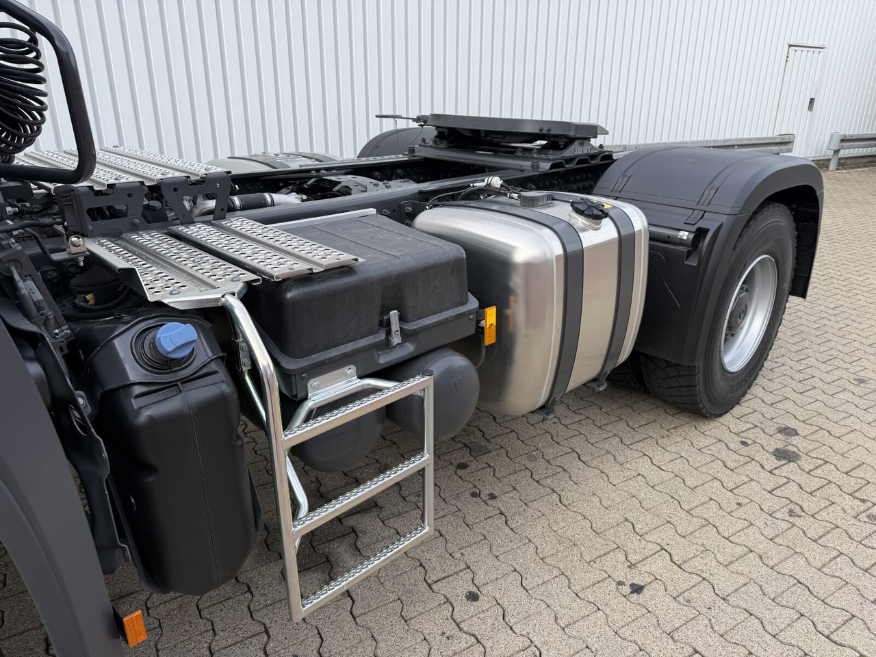 Mercedes-Benz Arocs 1853 AS 4x4 Arocs 1853 AS 4x4, Retarder, MultimediaCockpit, Navi - Tegljač: slika 2 Mercedes-Benz Arocs 1853 AS 4x4 Arocs 1853 AS 4x4, Retarder, MultimediaCockpit, Navi - Tegljač: slika 2