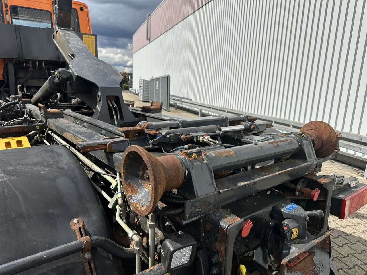 Trakker AD190T33WP 4x4 Trakker AD190T33WP 4x4, Winterdienstausstattung - Kamion sa hidrauličnom kukom: slika 2 Trakker AD190T33WP 4x4 Trakker AD190T33WP 4x4, Winterdienstausstattung - Kamion sa hidrauličnom kukom: slika 2