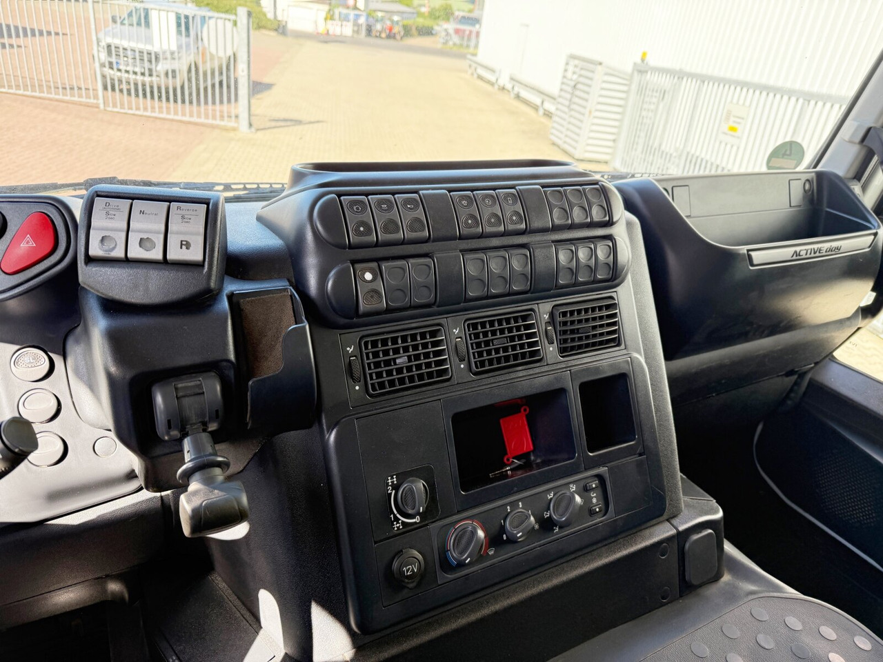 Trakker AD260T41/P 6x4 Trakker AD260T41/P 6x4, EEV, VDL S-21-5200 - Kamion sa hidrauličnom kukom: slika 4 Trakker AD260T41/P 6x4 Trakker AD260T41/P 6x4, EEV, VDL S-21-5200 - Kamion sa hidrauličnom kukom: slika 4