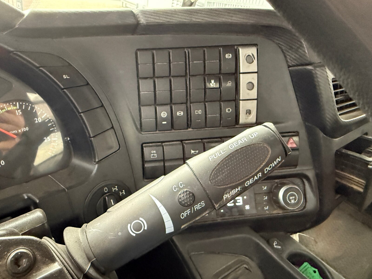 Trakker AD260T45 6x4 Trakker AD260T45 6x4, Bordmatik - Istovarivač: slika 4 Trakker AD260T45 6x4 Trakker AD260T45 6x4, Bordmatik - Istovarivač: slika 4