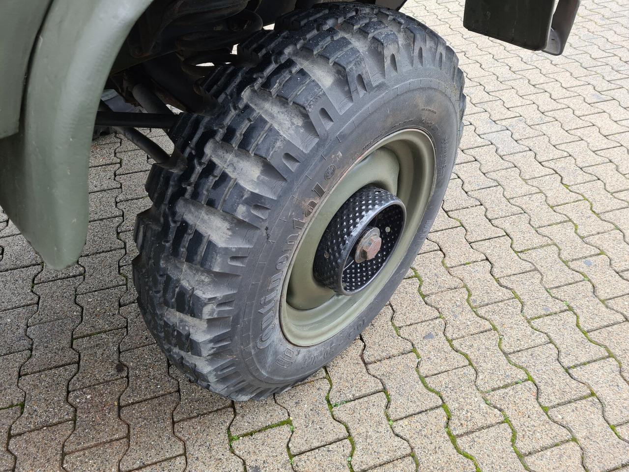Unimog 404 4x4 S Cabrio 404 4x4 S Cabrio, Benziner - Kamion sa tovarnim sandukom: slika 2 Unimog 404 4x4 S Cabrio 404 4x4 S Cabrio, Benziner - Kamion sa tovarnim sandukom: slika 2