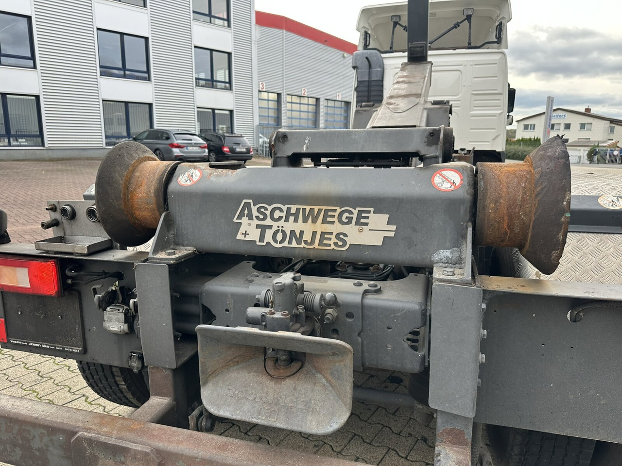 Volvo FM 400 6x4 R FM 400/6x4 R, VDL S-21-6200 4.50 bis 7.00m Container - Kamion sa hidrauličnom kukom: slika 2 Volvo FM 400 6x4 R FM 400/6x4 R, VDL S-21-6200 4.50 bis 7.00m Container - Kamion sa hidrauličnom kukom: slika 2