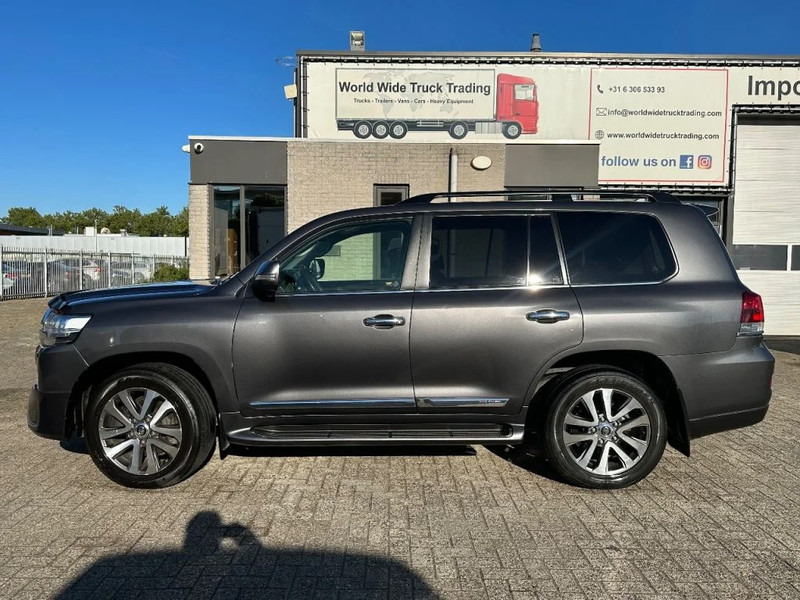 Toyota Land Cruiser V8 LAND CRUISER 200 V8 + CAMERA 360 + FRIDGE + DIESEL + ONLY EXPORT - SUV: slika 2 Toyota Land Cruiser V8 LAND CRUISER 200 V8 + CAMERA 360 + FRIDGE + DIESEL + ONLY EXPORT - SUV: slika 2
