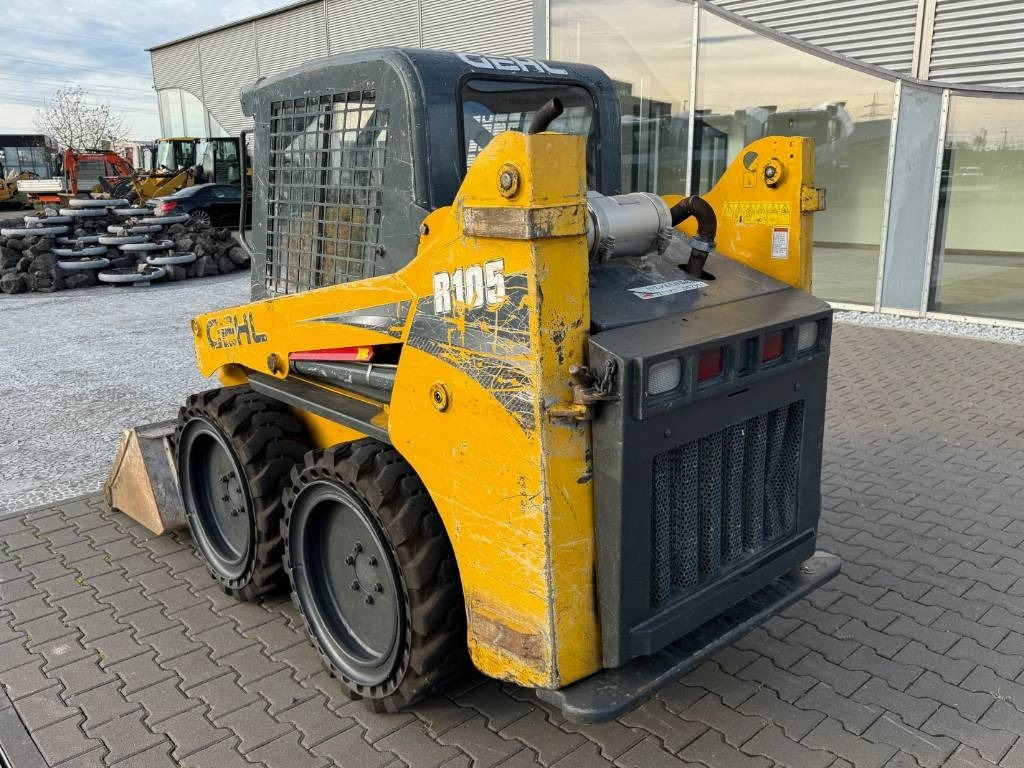 Gehl R 105 - Mini utovarivač: slika 3 Gehl R 105 - Mini utovarivač: slika 3