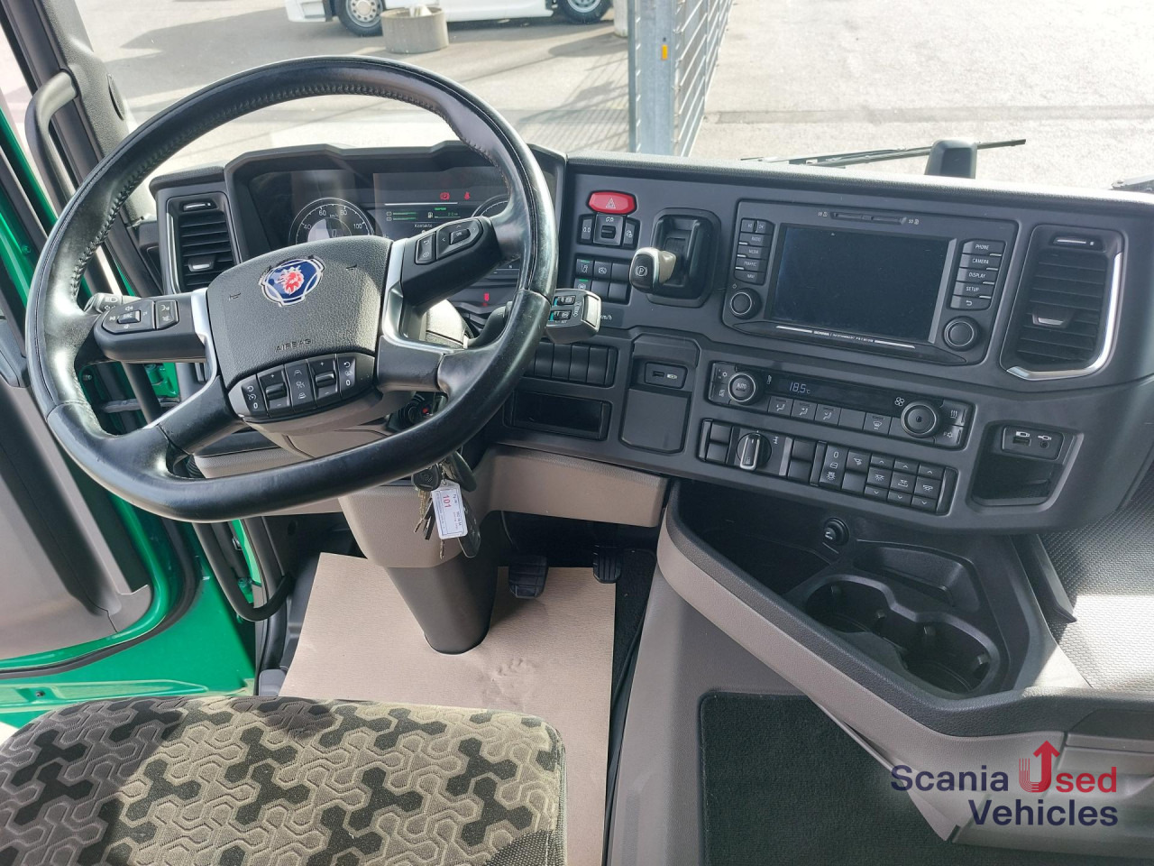 SCANIA R 450 A4x2EB Volumen Mega Jumbo Standklima, LED - Tegljač: slika 3 SCANIA R 450 A4x2EB Volumen Mega Jumbo Standklima, LED - Tegljač: slika 3