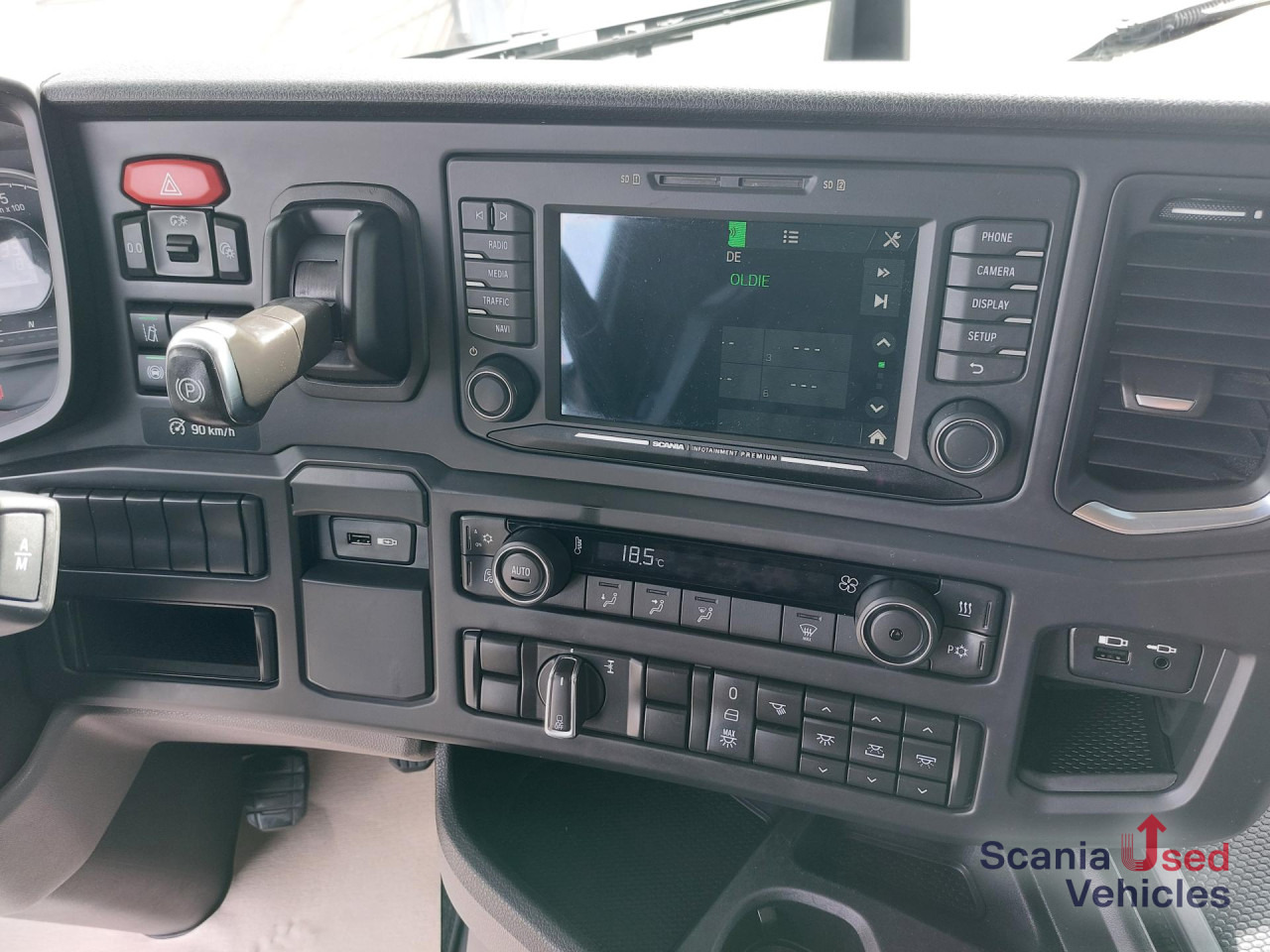 SCANIA R 450 A4x2EB Volumen Mega Jumbo Standklima, LED - Tegljač: slika 5 SCANIA R 450 A4x2EB Volumen Mega Jumbo Standklima, LED - Tegljač: slika 5
