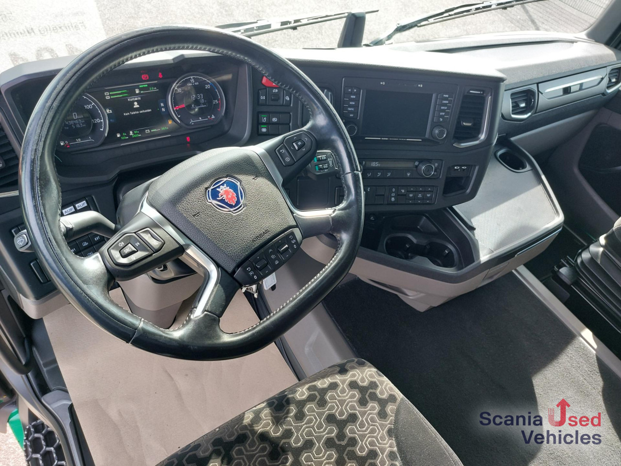 SCANIA R 450 A4x2EB Volumen Mega Jumbo Standklima, LED - Tegljač: slika 2 SCANIA R 450 A4x2EB Volumen Mega Jumbo Standklima, LED - Tegljač: slika 2