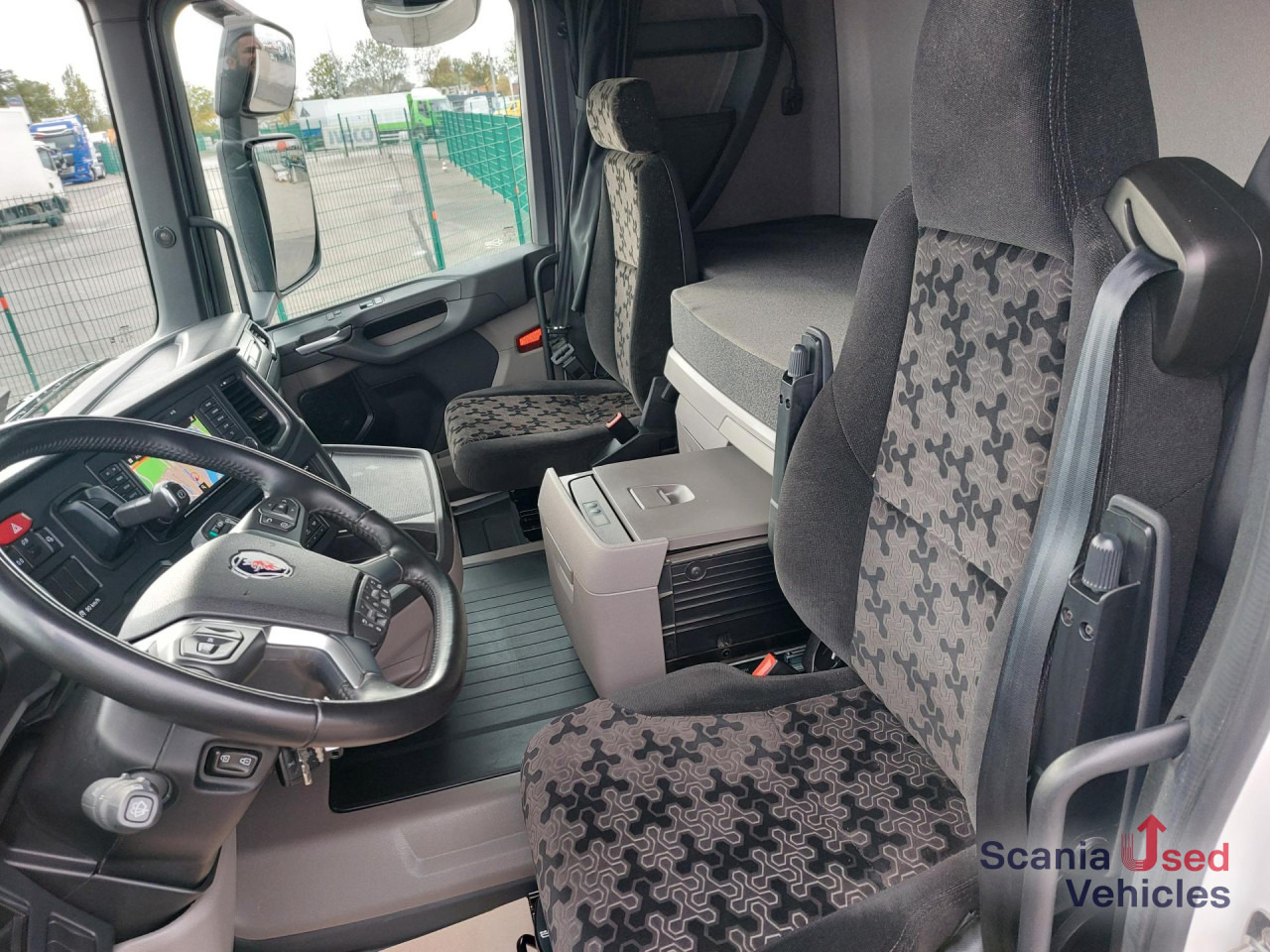 SCANIA R 460 A4x2NA,SUPER, 2 Kreis Hydraulik, NAVI, Stand - Tegljač: slika 4 SCANIA R 460 A4x2NA,SUPER, 2 Kreis Hydraulik, NAVI, Stand - Tegljač: slika 4