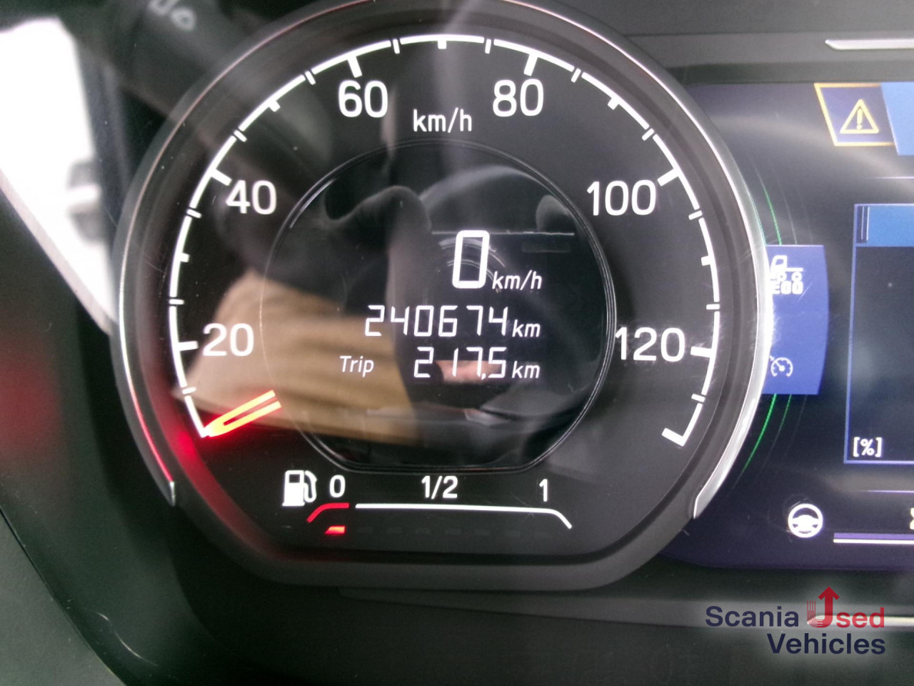 SCANIA R 460 A4x2NA SUPER NAVI Standklima DAB - Tegljač: slika 2 SCANIA R 460 A4x2NA SUPER NAVI Standklima DAB - Tegljač: slika 2