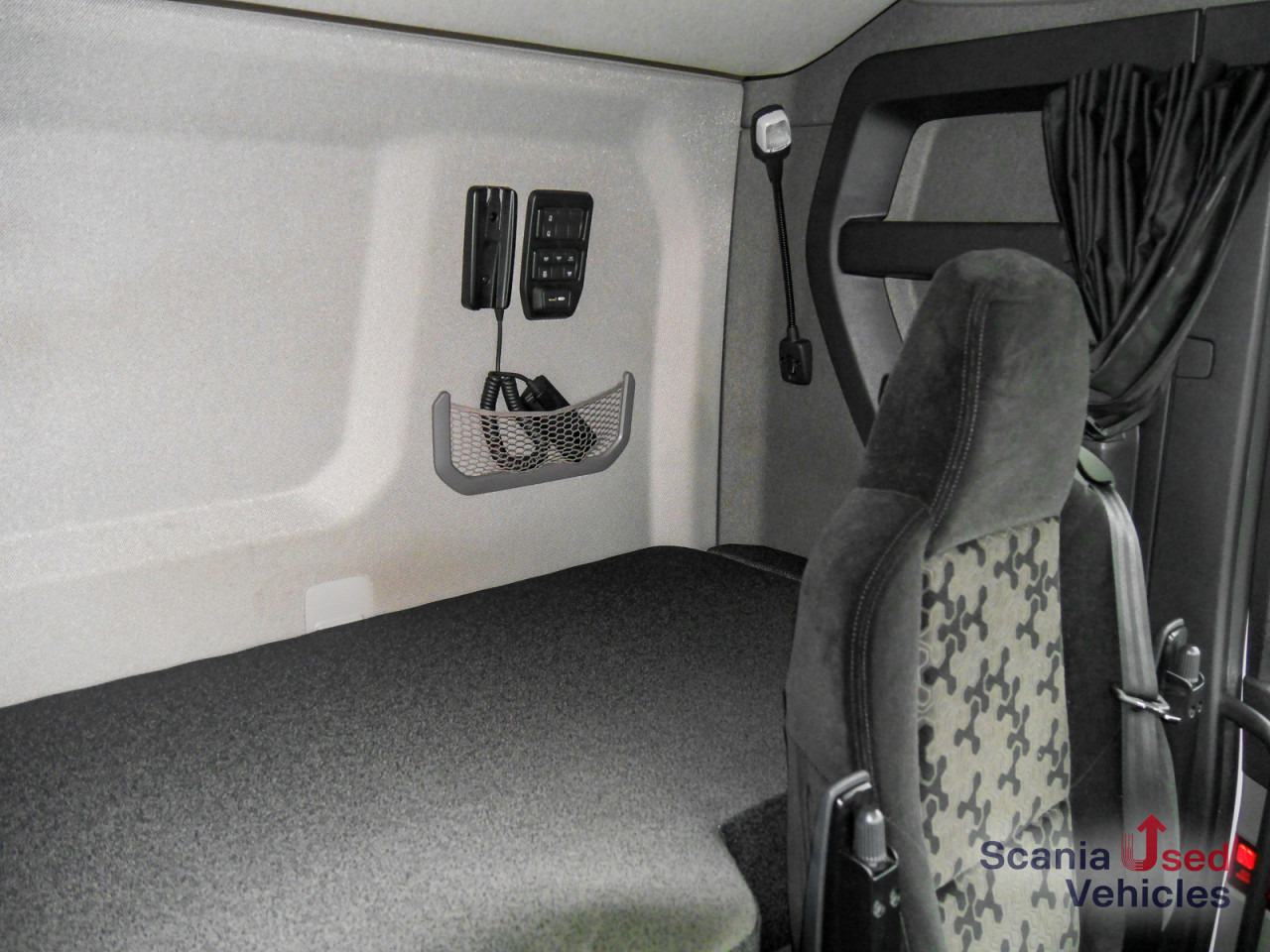 SCANIA R 460 A4x2EB - SUPER - - Tegljač: slika 2 SCANIA R 460 A4x2EB - SUPER - - Tegljač: slika 2