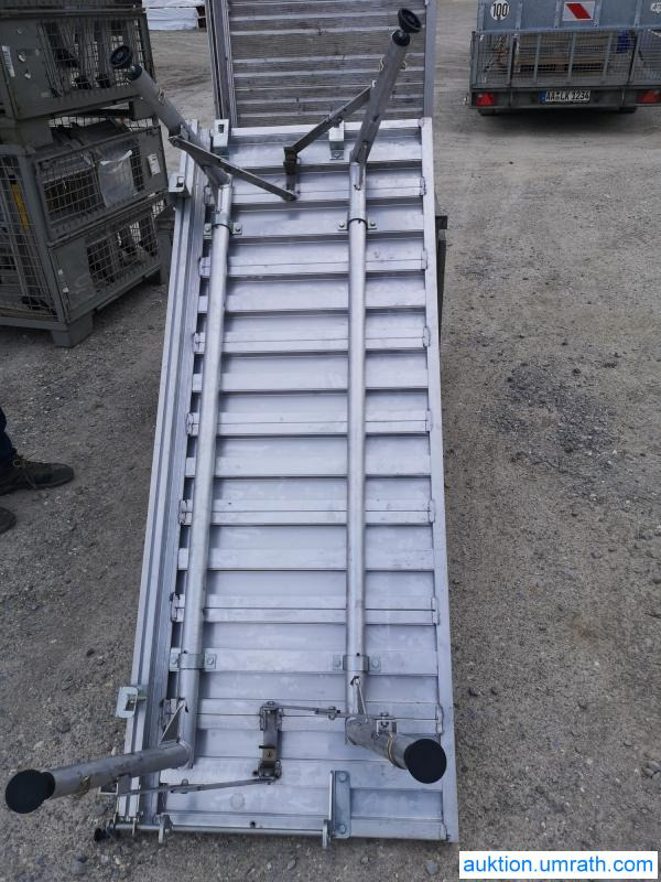 Posten Konvolut Zarges Plattform Laufsteg Bühne Überstieg Gehsteig Sockel Treppen Aluminium hochwertig - Гаражна опрема: slika 3 Posten Konvolut Zarges Plattform Laufsteg Bühne Überstieg Gehsteig Sockel Treppen Aluminium hochwertig - Гаражна опрема: slika 3