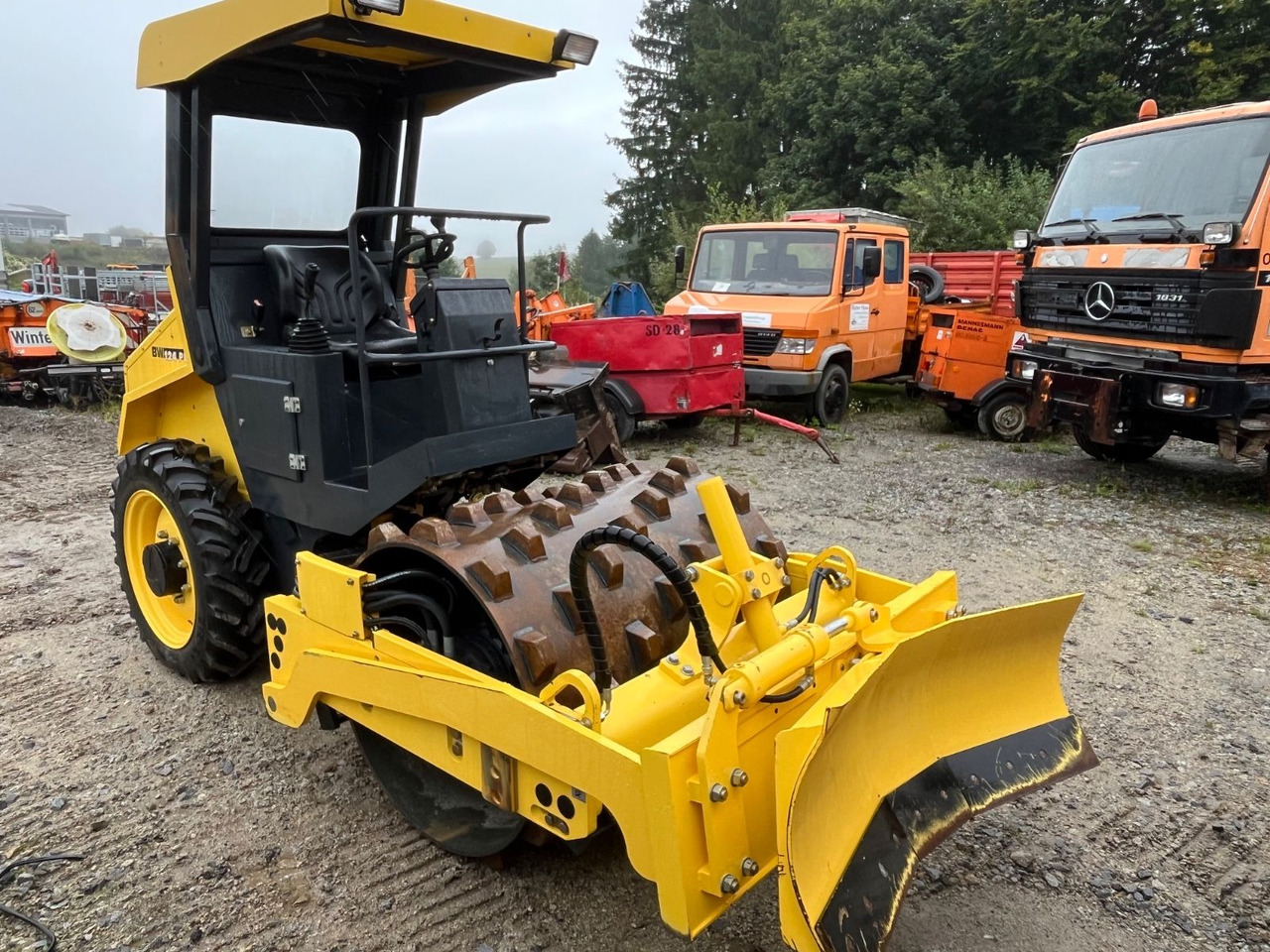 BOMAG Walzenzug BW 124 PDH-4 Planierschild 100 Bstd. - Kompaktor: slika 1 BOMAG Walzenzug BW 124 PDH-4 Planierschild 100 Bstd. - Kompaktor: slika 1