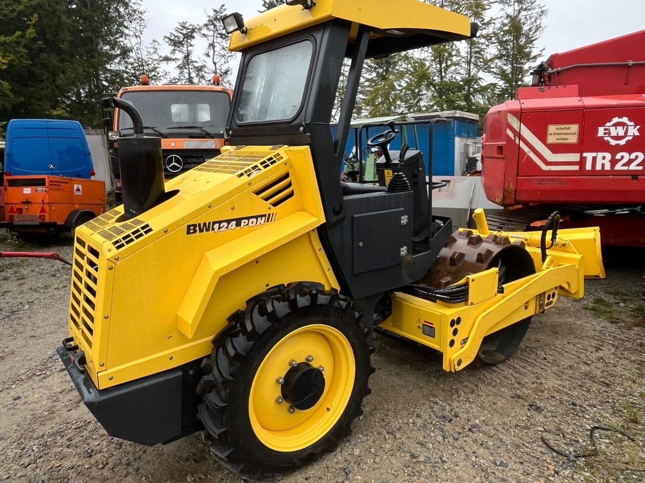 BOMAG Walzenzug BW 124 PDH-4 Planierschild 100 Bstd. - Kompaktor: slika 3 BOMAG Walzenzug BW 124 PDH-4 Planierschild 100 Bstd. - Kompaktor: slika 3