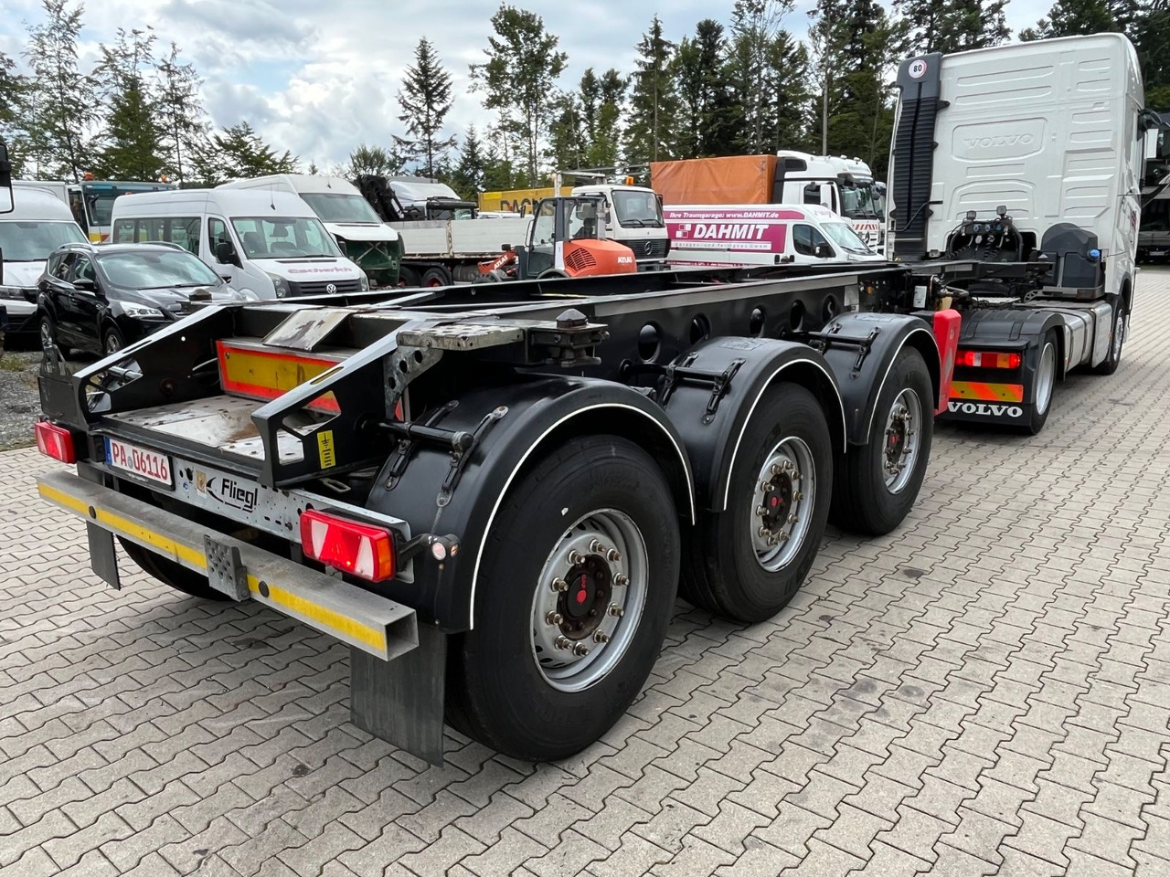 Poluprikolica za prevoz kontejnera/ Poluprikolica sa promenjivim sandukom Fliegl Tank Container Chassis 20ft ADR: slika 9 Poluprikolica za prevoz kontejnera/ Poluprikolica sa promenjivim sandukom Fliegl Tank Container Chassis 20ft ADR: slika 9