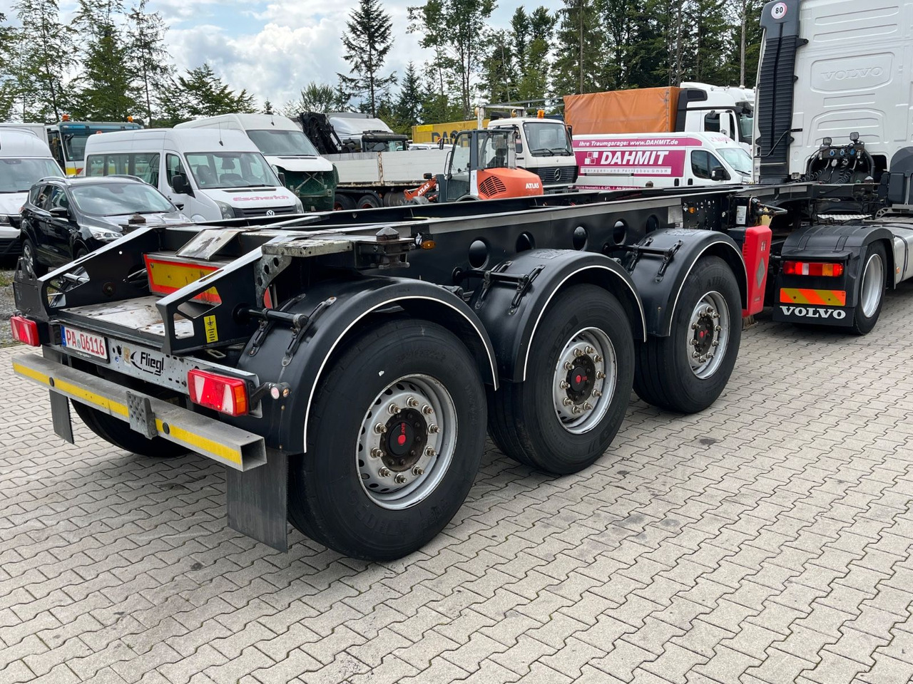 Poluprikolica za prevoz kontejnera/ Poluprikolica sa promenjivim sandukom Fliegl Tank Container Chassis 20ft ADR: slika 7 Poluprikolica za prevoz kontejnera/ Poluprikolica sa promenjivim sandukom Fliegl Tank Container Chassis 20ft ADR: slika 7