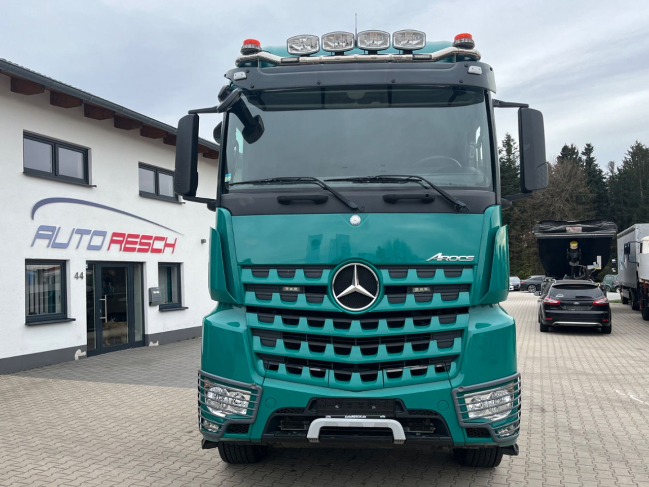 Mercedes-Benz Arocs 2663 6x4 mit Epsilon S260Z Langholzkran - Tegljač: slika 2 Mercedes-Benz Arocs 2663 6x4 mit Epsilon S260Z Langholzkran - Tegljač: slika 2