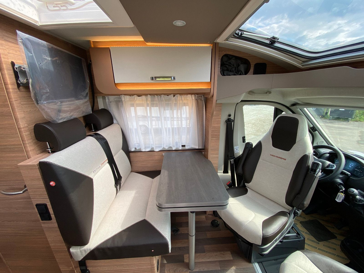 Poluintegrisani kamper Weinsberg CaraCompact 600 MEG EDITION [PEPPER]   Automatik: slika 14