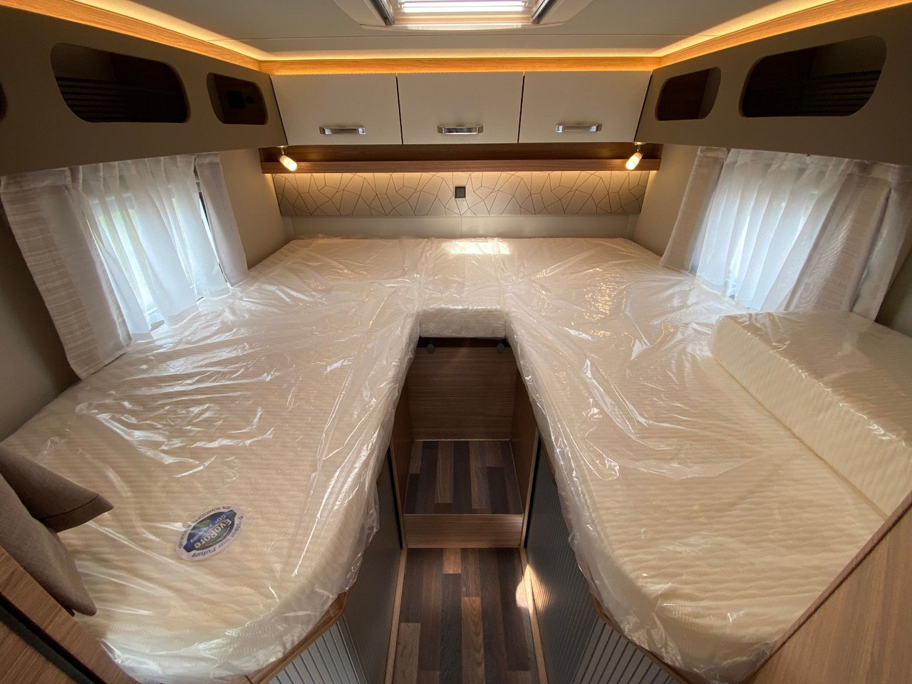 Poluintegrisani kamper Weinsberg CaraCompact 600 MEG EDITION [PEPPER]   Automatik: slika 17