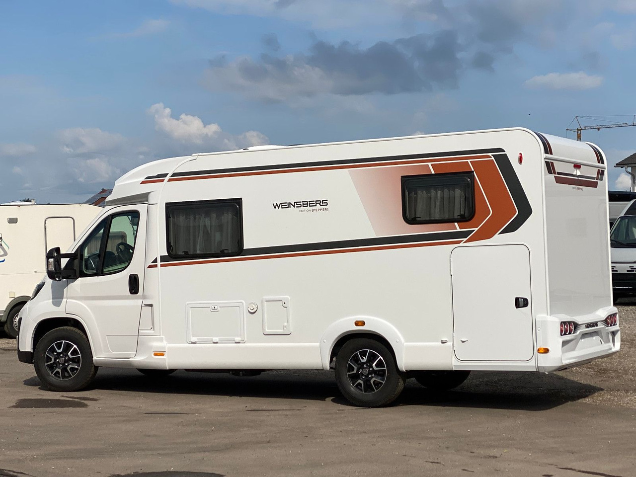 Poluintegrisani kamper Weinsberg CaraCompact 600 MEG EDITION [PEPPER]   Automatik: slika 7