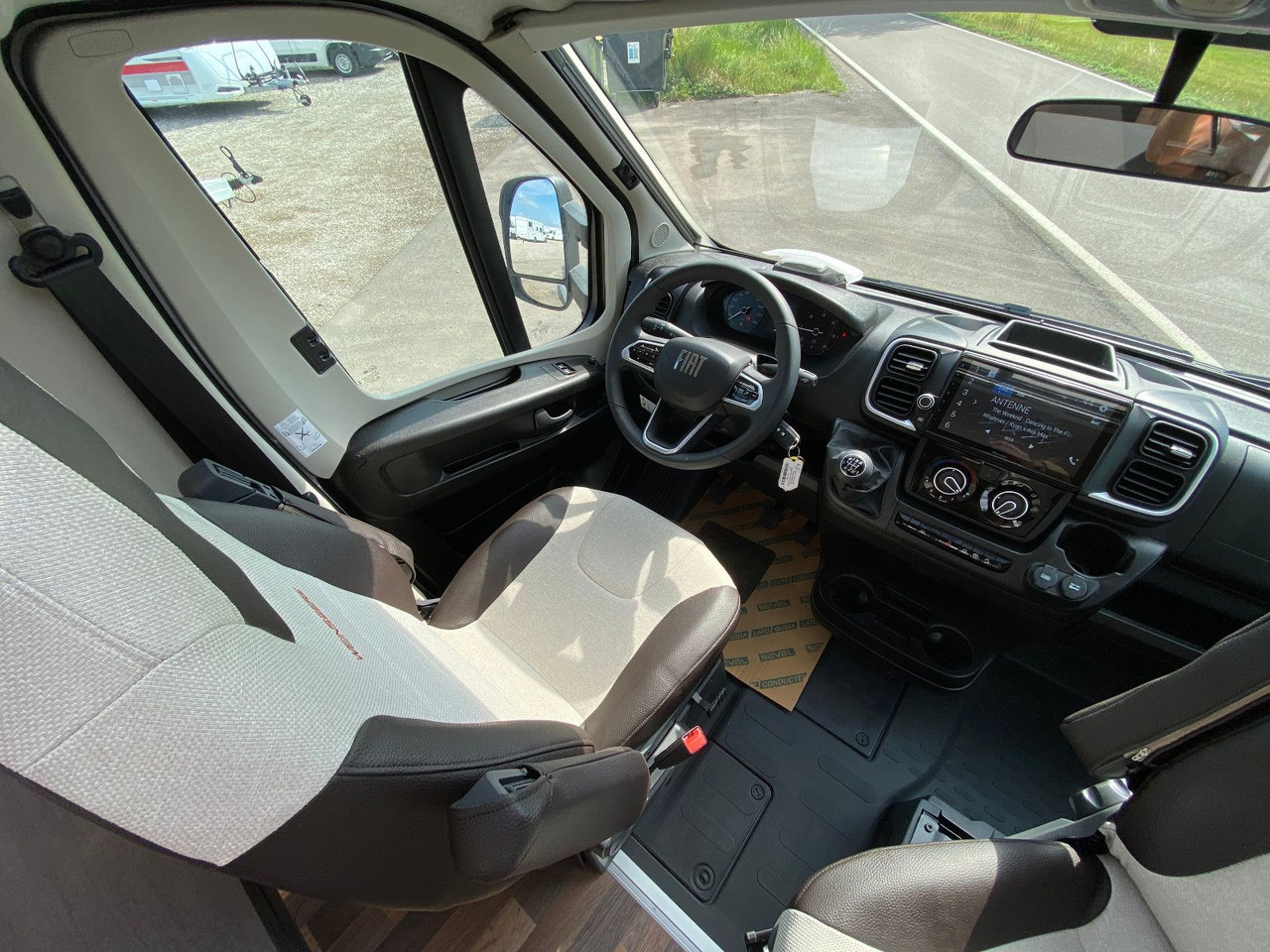 Poluintegrisani kamper Weinsberg CaraCompact 600 MEG EDITION [PEPPER]   Automatik: slika 11