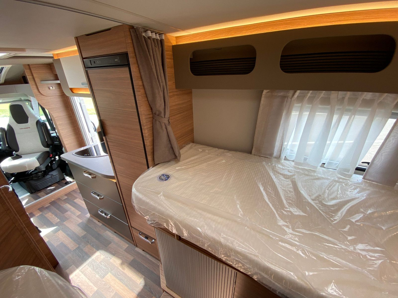 Poluintegrisani kamper Weinsberg CaraCompact 600 MEG EDITION [PEPPER]   Automatik: slika 18