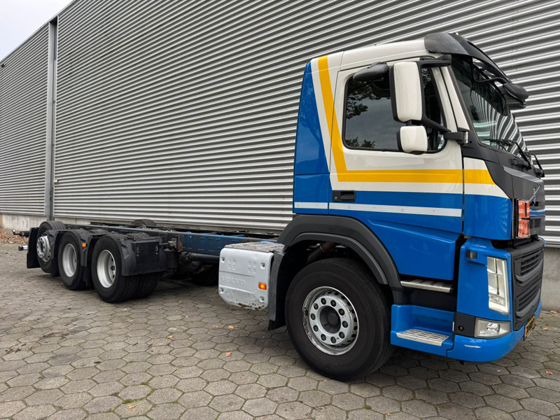 Volvo FM 410 / 8X4 / I-Shift / ADR / Tridem / TUV: 6-2026 / NL Truck - Kamion sa golom šasijom i zatvorenom kabinom: slika 2 Volvo FM 410 / 8X4 / I-Shift / ADR / Tridem / TUV: 6-2026 / NL Truck - Kamion sa golom šasijom i zatvorenom kabinom: slika 2