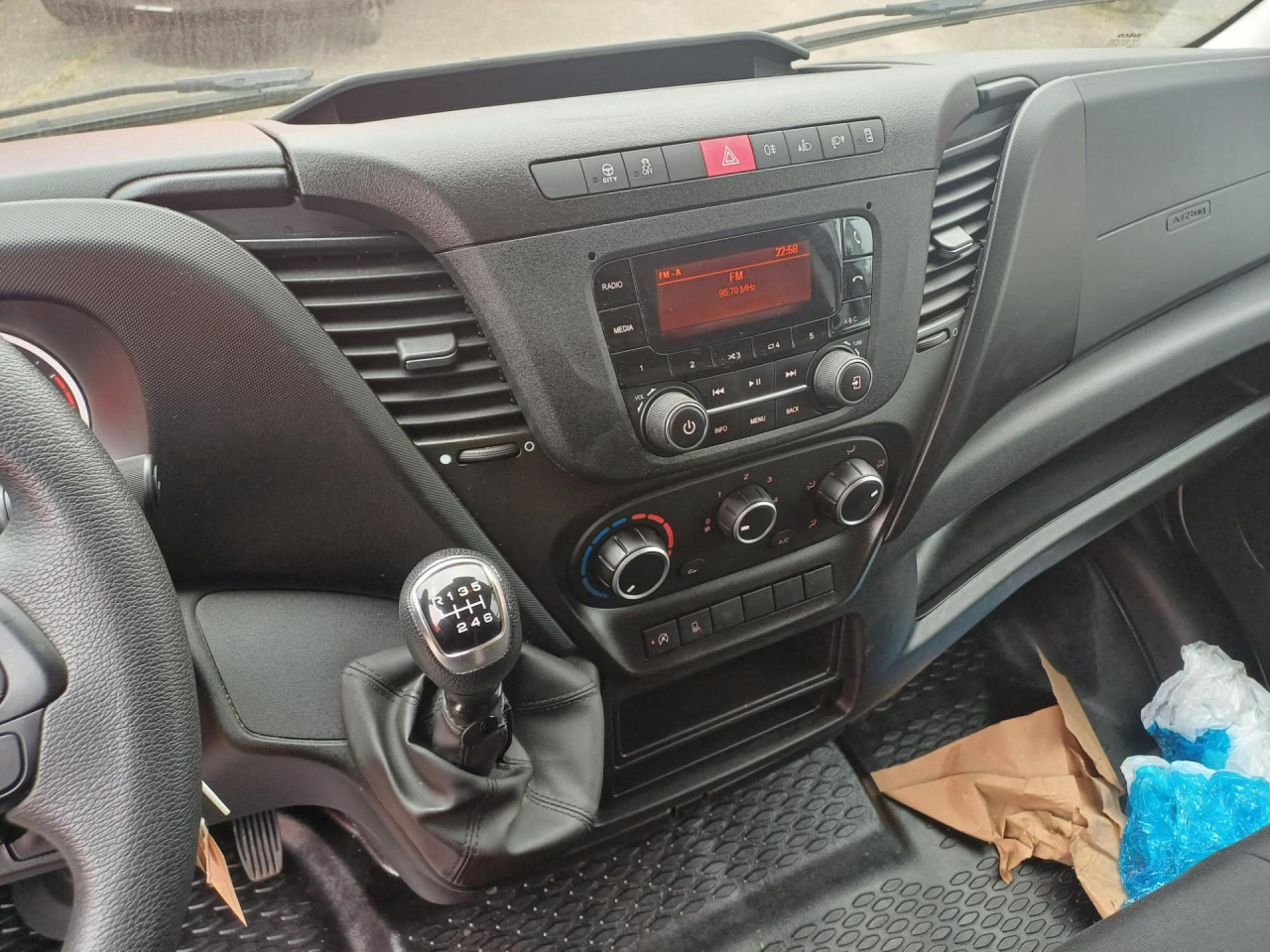 IVECO Daily 35S16V Euro6 Klima ZV - Furgon: slika 2 IVECO Daily 35S16V Euro6 Klima ZV - Furgon: slika 2
